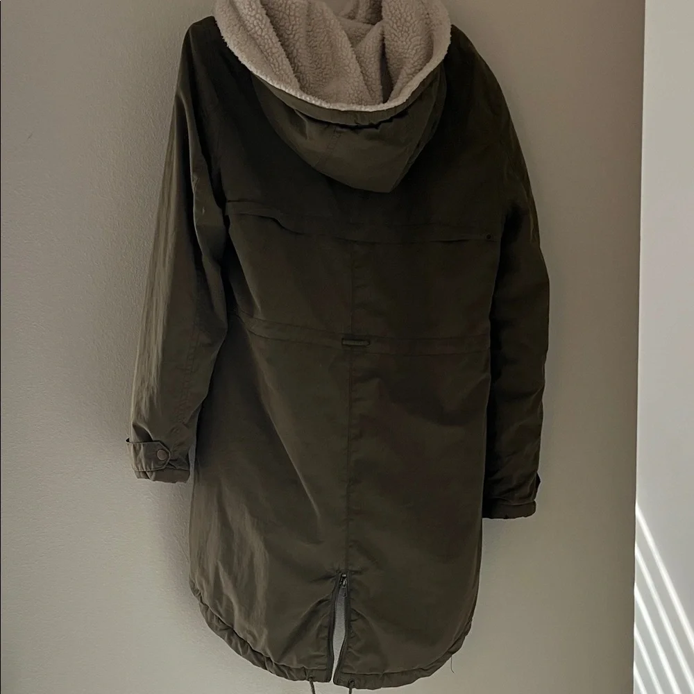 Charlotte Russe Cream Sherpa-Lined Jacket with Red Trim - Picture 6 of 10